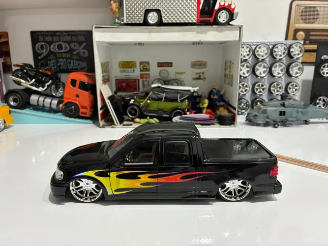 Miniatura f150 preta / flames raríssima