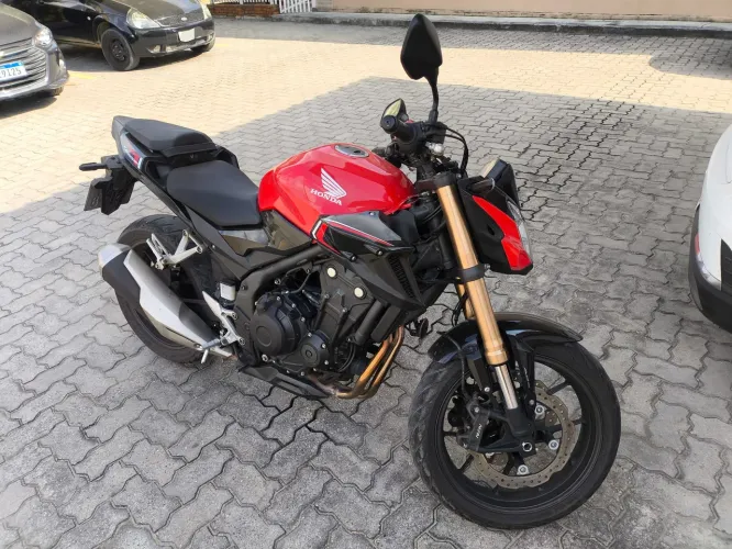 CB 500f muito conservada, sem detalhes.