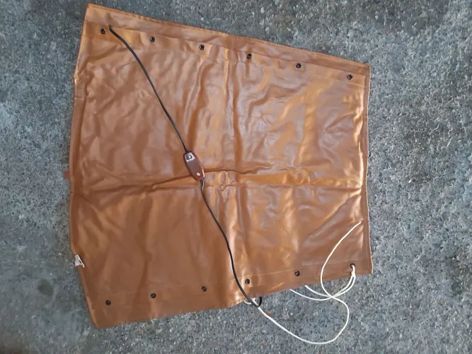 Bota/manta térmica elétrica em formato anatômico para pernas e pés.