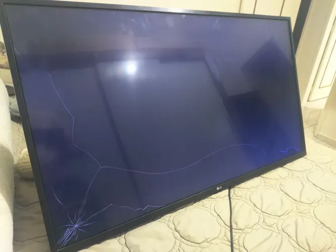 TV LG 43" 43UM7300PSA - Retirada de peças