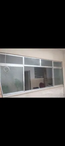 Vendo duas janelas em alumínio com vidro em ótimo estado. 3,30x 1.40 e a outra 1,50x1,20