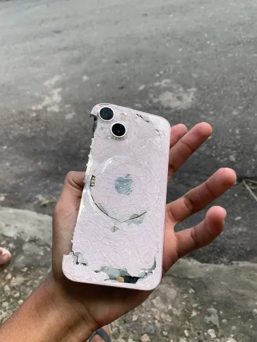 iPhone 13 para retirada de peças