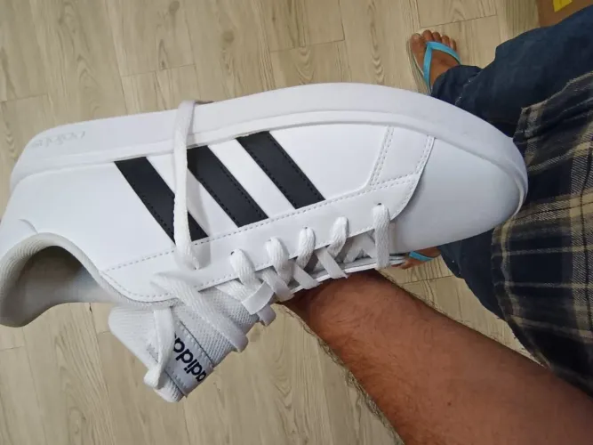 Tênis masculino adidas original zerado n44 por apenas 280 reais