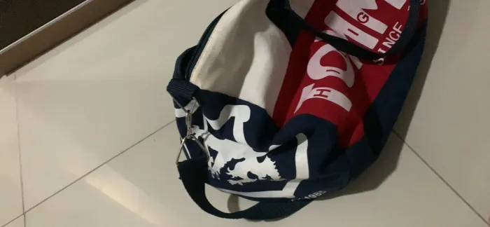 Bolsão Tommy Hilfiger/ Espaçoso, estiloso e em ótimo estado