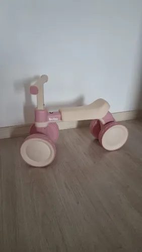 Motoca de equilibrio rosa com som sem pedal BUBA