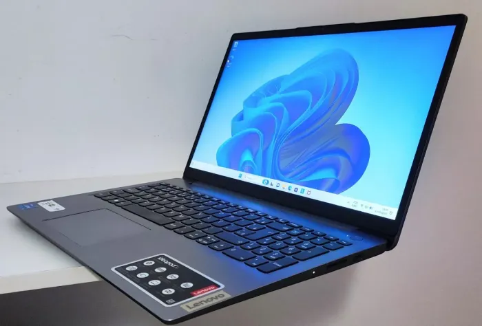 Notebook Lenovo Core i3-11° Geração | 8GB RAM| SDD NVMe M2 256GB Completo entrego