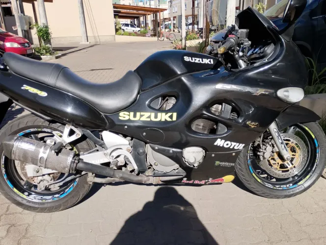 Suzuki gsxf 750 03 inteira