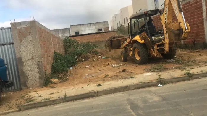 Serviço rebaixamento,Aterro limpeza terreno