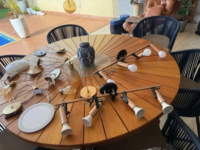 VENDO LOTE COM 10 lustres , luminárias, pendentes