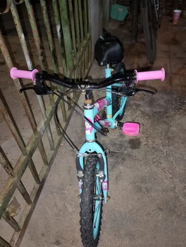 Bicicleta infantil feminina aro 16 muito boa do jeito das fotos