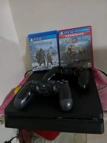 Vendo PlayStation 4 com 2 controles 500 gb