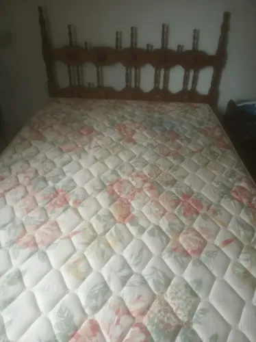 Cama casal em madeira