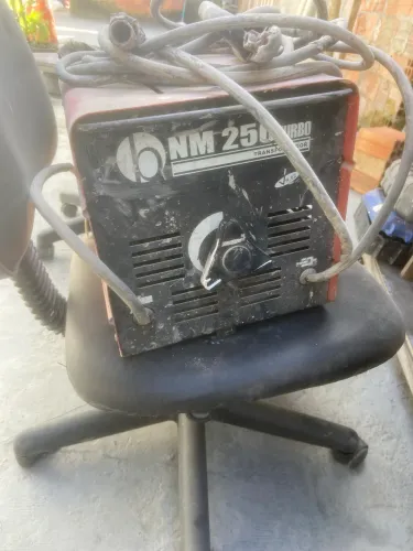 Máquina e solda usada