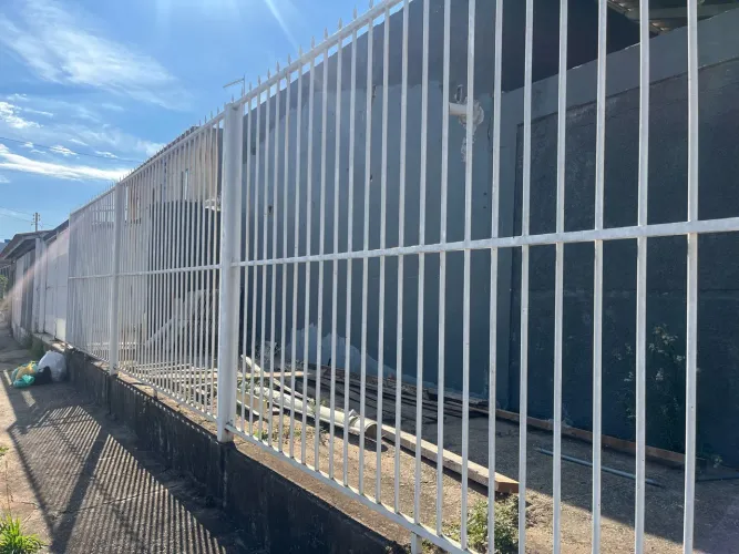 Grades de ferro tubular 17 metros de comprimento