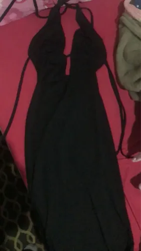Vendo vestido preto colado, longo com amarração atrás, usado porém novinho, por 90r$