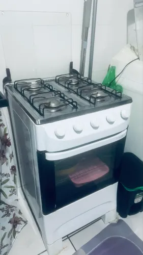 Geladeira, máquina de lavar e fogão 
