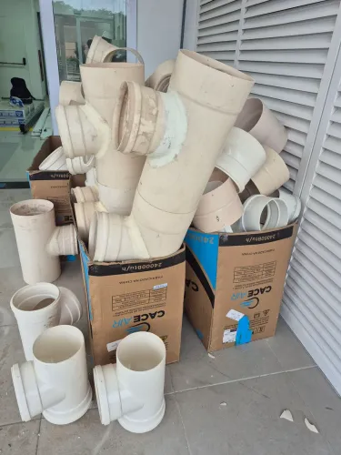 Peças de esgoto novas de 250mm e 200mm