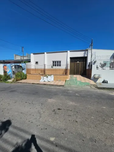 Casa ampla com 4 quartos, sendo um suíte, no bairro Da Paz - Manaus - AM