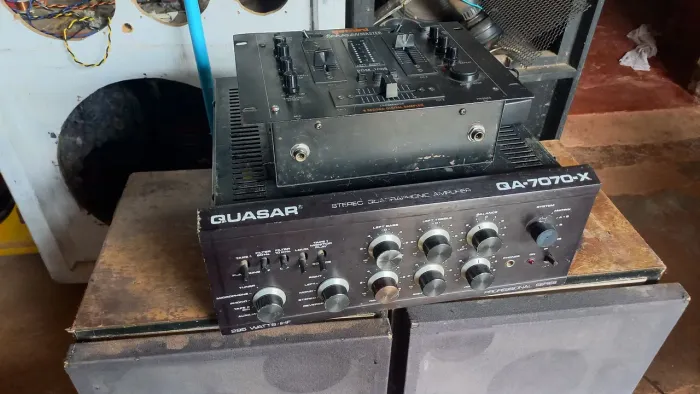 Amplificador Quasar QA7070X e Mixer Gemini 8 Digital Sampler