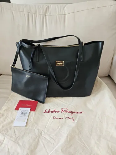 Bolsa tote Salvatore Ferragamo preta