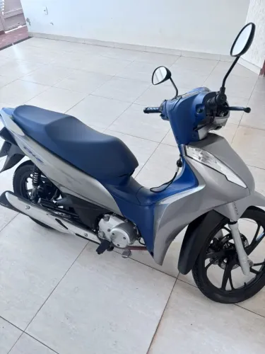 Honda Biz 125cc km baixo semi nova