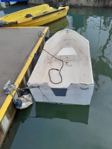 Barco de Fibra 2,40 por 1m Para motor de 15hp
