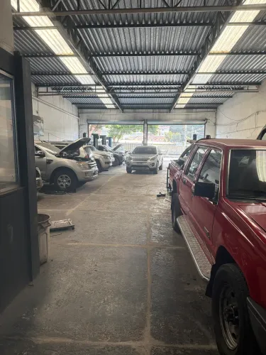 Vaga de mecânico e ajudante c experiência oficina Mecânica 