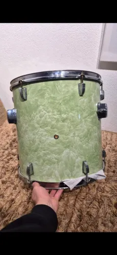 Surdo de 16 com ferragens pinguim