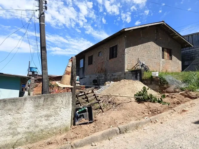 Vendo 1 casa e 1 kit net