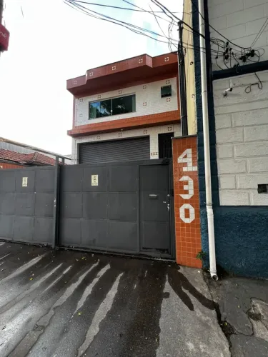 Galpão para aluguel possui 210 metros (Trifásico)  quadrados em Vila Anastácio - São Paulo