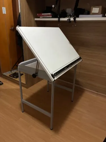 Mesa Cavalete Trident com Tampo Inclinável para Desenho e Projetos com Régua Paralela