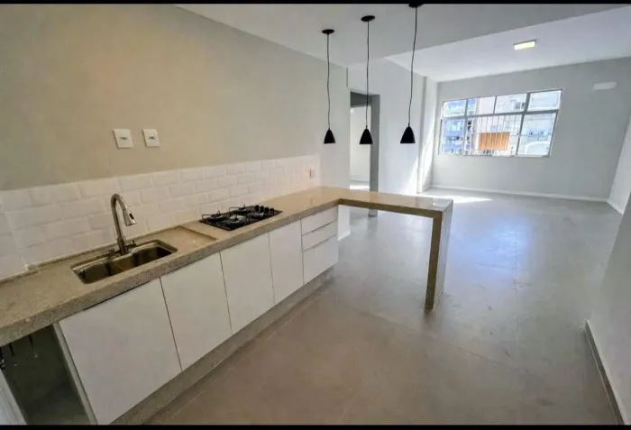 Excelente e amplo Apto de 02 Quartos1 Suíte). Jardim. Icaraí com garagem.<br>