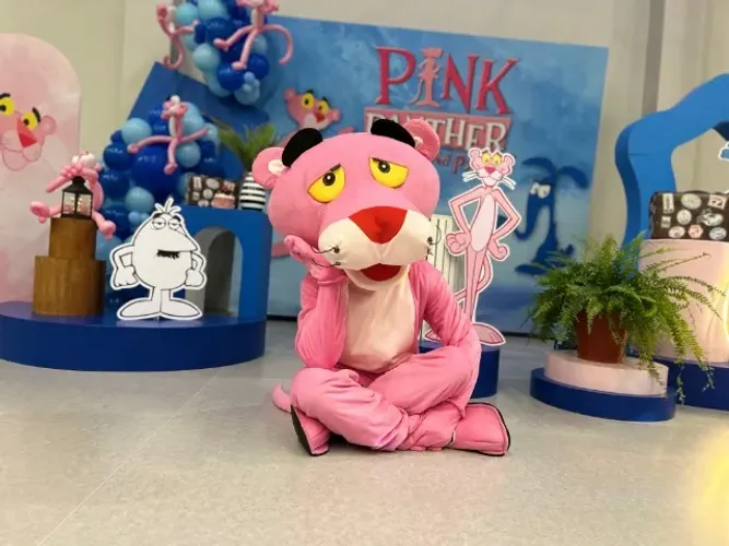 Pantera cor de Rosa personagem vivo cover festa infantil