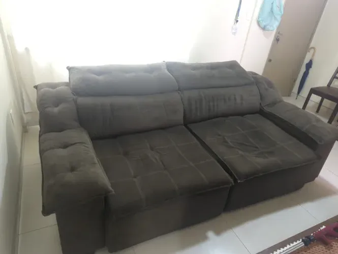 Sofá marrom retrátil 4 lugares COM DEFEITOS