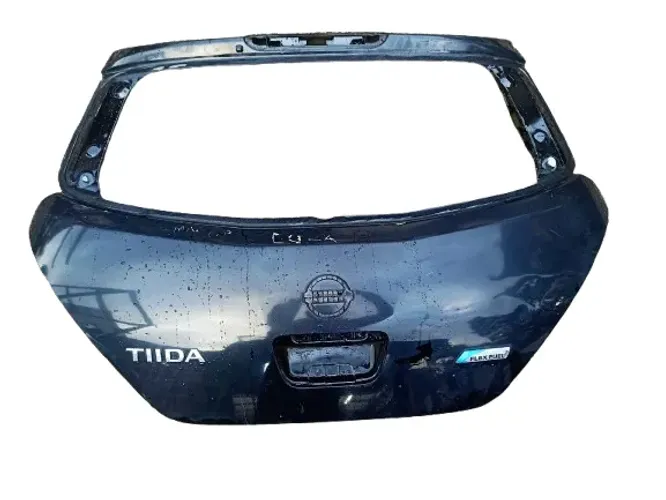 Op L- Tampa Traseira Nissan Tiida 2008 a 2013 Hatch