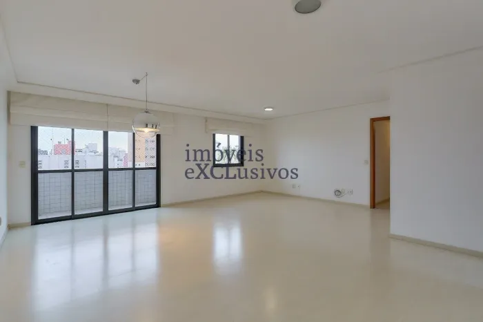 Apartamento para alugar no Batel com 3 quartos