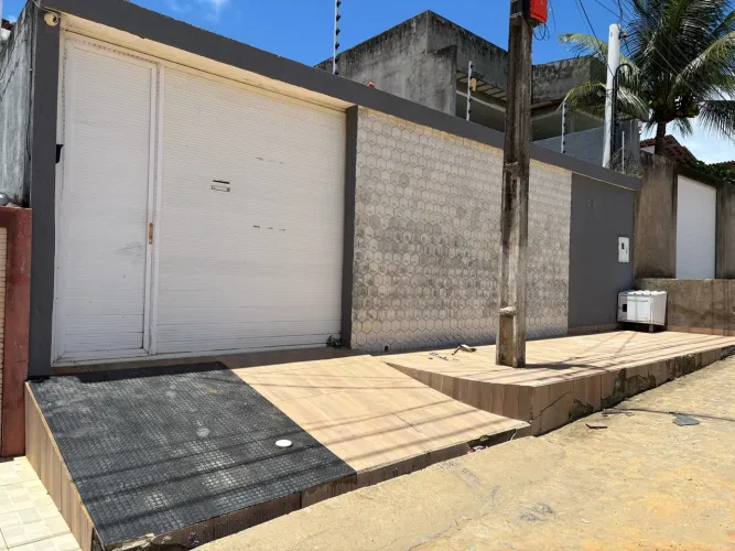 Alugo casa Ampla