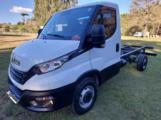 iveco daily 35160 toco 4x2 chassi vuc van ano 2014 baixo km