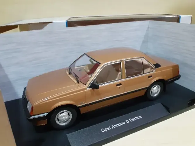 Miniatura Chevrolet Opel Monza Ascona C Berlina 1/18 Model Car