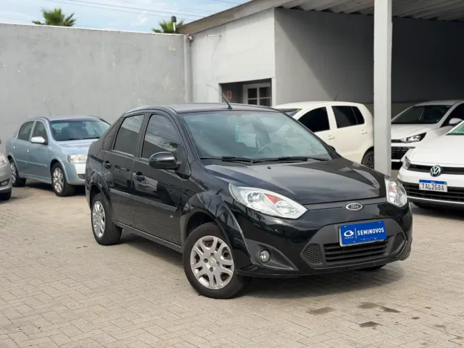 Ford Fiesta Sedan SE 1.6 8V Flex 4P 2014