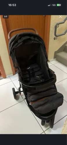 Carrinho de bebê e bebê conforto infanti