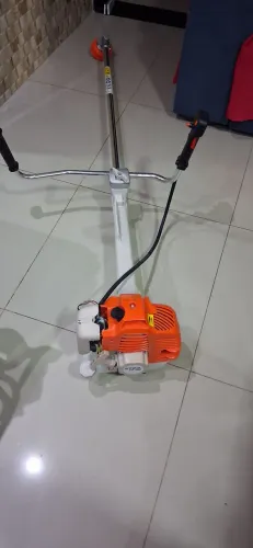 Vendo roçadeira profissional STIHL FS 290 nova com todos acessórios 