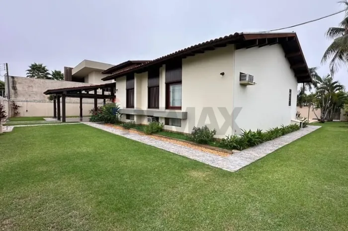 Casa de Alto Padrão com Arquitetura Mineira, Piscina e Sauna no Parque das Mansões | 900 m