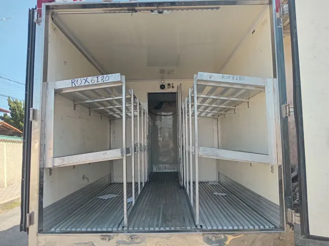 Vendo prateleiras para baú refrigerado.