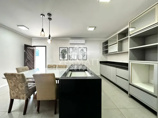 Casa ampla com 4 dormitórios e 373,86 m² no bairro Vila Nova Blumenau