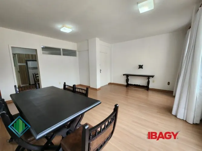 Apartamento em ótima localização no Centro de Florianópolis.