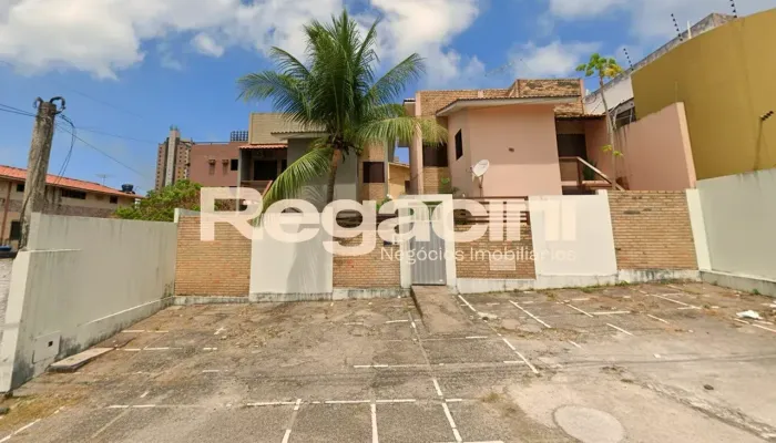 Prédio Residencial em Ponta Negra com 6 kitnets