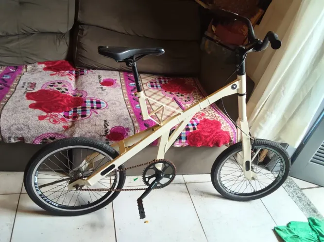 Bicicleta a maior 400 e a menor 200