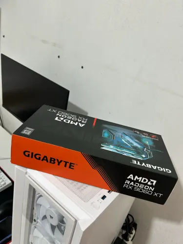 Placa de vídeo 9060 xt 8GB NOVA
