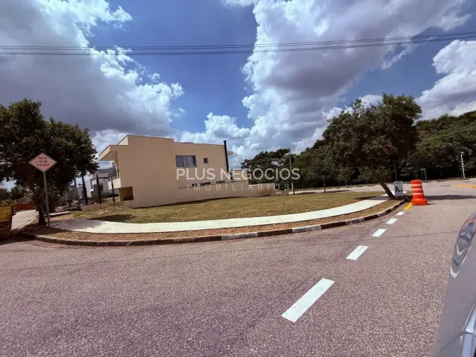 Terreno de Esquina em condomínio Terras de São Francisco!